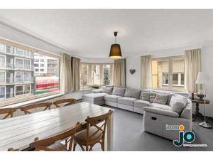 Appartement d'angle spacieux  prêt à être emménagé  avec ...