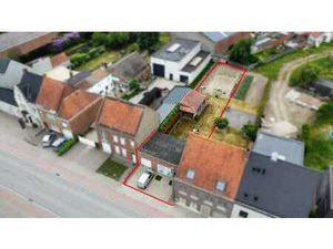 Rez-de-chaussée à transformer en appartement ou studio.