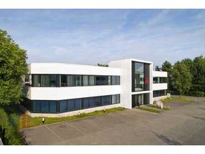 Bureaux et entrepôts bénéficiant d’une visibilité depuis ...