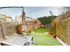 Maison 3 chambres avec garage  terrasses et jardin - PEB D