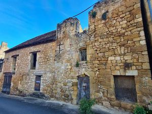 Charmante Maison de Village en Pierre avec un Potentiel Exceptionnel