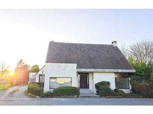 Ruime villa met loods in hartje Haaltert