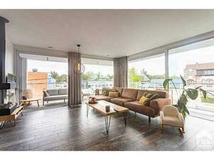 Luxueux appartement mansardé avec terrasse et parking