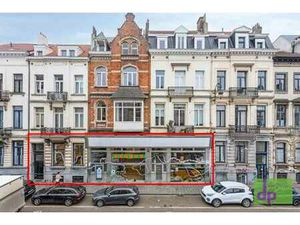 Bureaux de 950 M² + Parkings extérieur 13 voitures