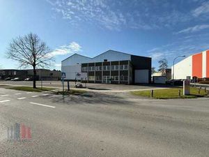 Ruime opslagruimte met kantoor en buitenterrein te huur i...