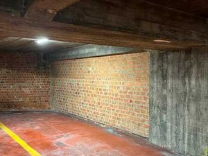 Emplacement de parking couvert