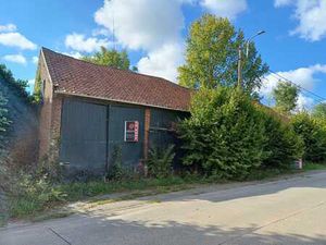 Ruime te renoveren hoeve met stallingen en bijgebouwen in...