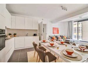 Appartement contemporain avec terrasse  cave et parking