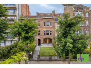 Immeuble de rapport de 3 logements+ jardin+ garages+ caves