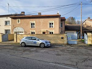 Maison avec cour  garage et véranda