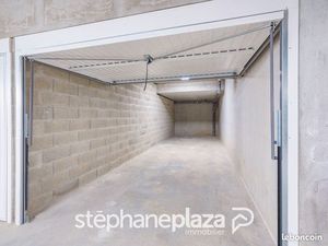 Parking/box 2 pièces 27 m²