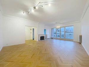Appartement à louer avec garage et terrasse   Ixelles (VBD70069)
