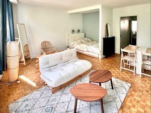 Grand studio dans le 20è