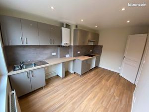 F2 proche métro Voltaire