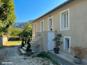 Maison de hameau mitoyenne de100 m2