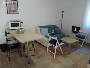 Charmant studio tout équipé ecusson