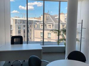 Bureau de prestige 2 personnes dans centre d'affaires