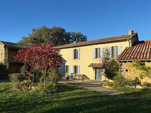 Belle propriété T6 avec gîte T3 piscine sur 8 3ha en pierres d'Aurignac.