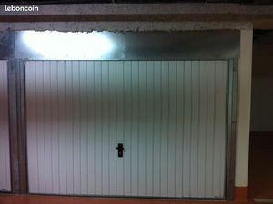 Garage fermé dans résidence récente non inondable