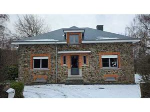 Maison quatre façades avec beau jardin