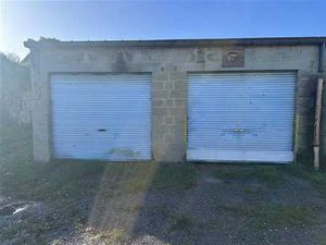 À louer Petit entrepôt / double garage Rue du Louvy 89+  Gil