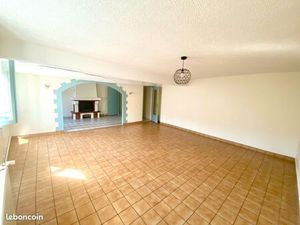 Grand F4 en duplex au centre de Void