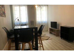 Location appartement  m² T-2 à Saintes  745 €