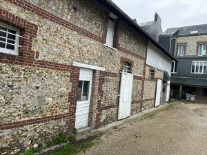 Location commerce 240 m² à Fécamp (76400)