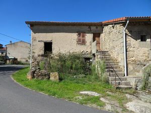 Maison de village avec dépendances