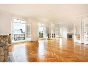 Paris XVIe - Place des Etats-Unis.