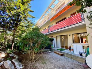 VENCE - 2P MEUBLE TRAVERSANT AVEC JARDIN & STATIONNEMENT