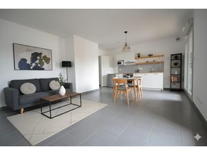 Studio récent avec terrasse et garage à Soucieu