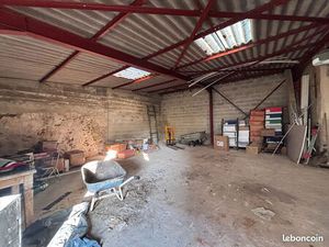 Parking/box 1 pièce 139 m²