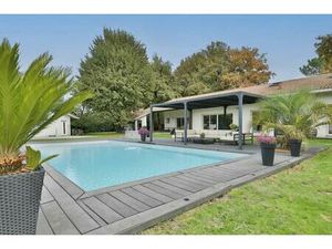 Maison de 6 pièces de 180 m² en vente à Salles