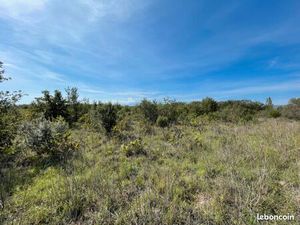 Terrain proche des habitations