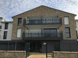 Vannes t2 meuble + balcon + 1 parking