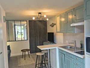 Studio meuble avec cour privee