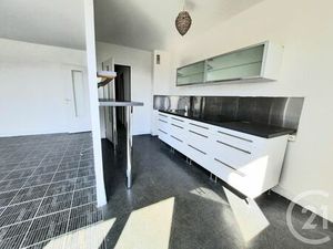 Appartement F4 à louer - 4 pièces - 95 m2 - Bolbec - 76 - HAUTE-NORMANDIE