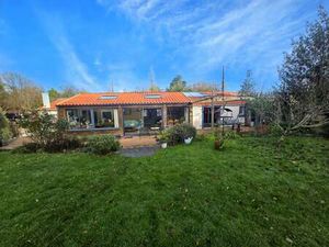 Vente Maison Piscine à Saint-Hilaire-de-Chaléons (44680) : à vendre Piscine / 161m² Saint-