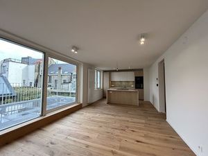 Duplex à louer avec terrasse et 4 chambres   Ixelles (VBD70126)