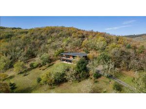 En Périgord Noir  à quelques minutes de Montignac-Lascaux  superbe maison d'architecte...