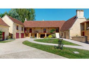 En Périgord Noir  sur 7 ha  domaine composé d'un ancien moulin ayant fait l'objet d'une...