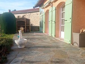 Maison familiale lumineuse au cœur d’un jardin arboré