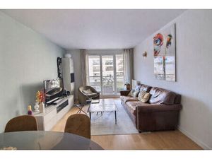 Appartement traversant 3 pièces 67 m² avec balcon + place de parking + cave