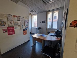 A LOUER TOULON LOCAL COMMERCIAL / PROFESSIONNEL EN COEUR DE