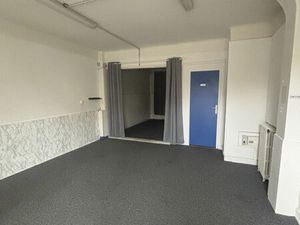 Location local commercial 2 pièces  39.80m²  Vitry