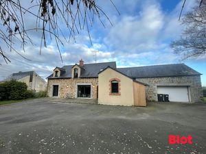 BLOT IMMOBILIER  propriété de 145 m² avec dépendances et terrain aménagé et clos