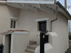 Petite maison dans hameau tranquille