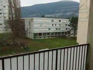 Studio gaillard à l'étage