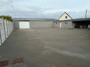 Entrepôt 200m2 + parking et bureau